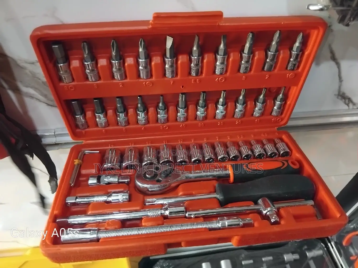 Socket and Screw Driver Set
