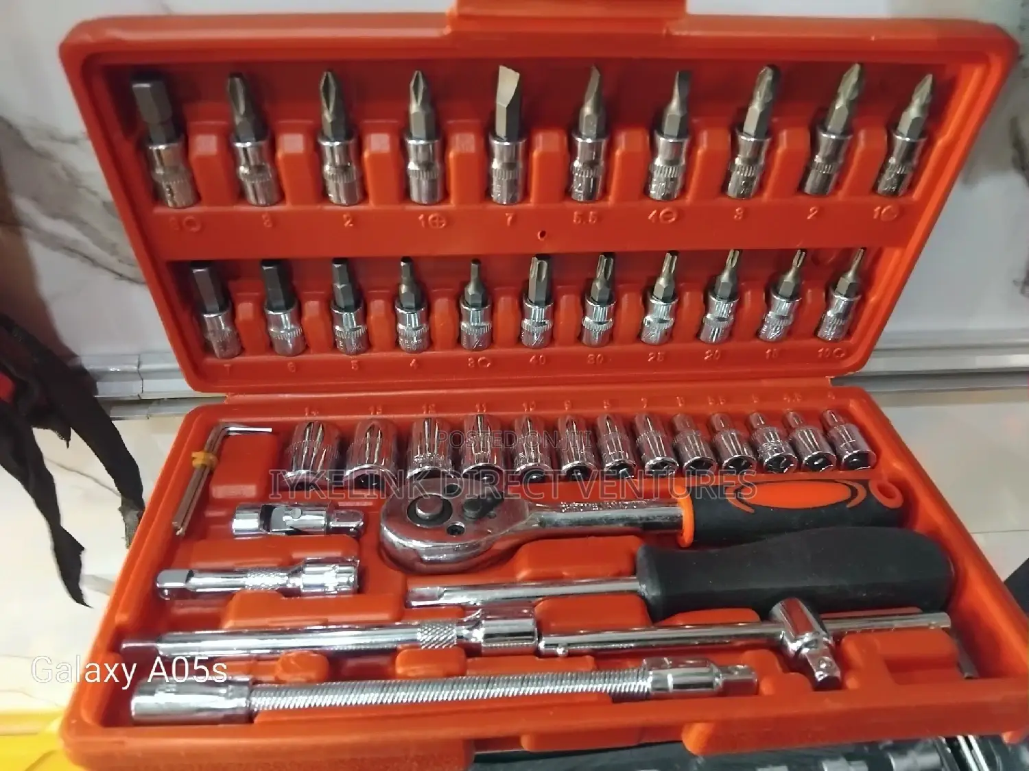 Socket and Screw Driver Set