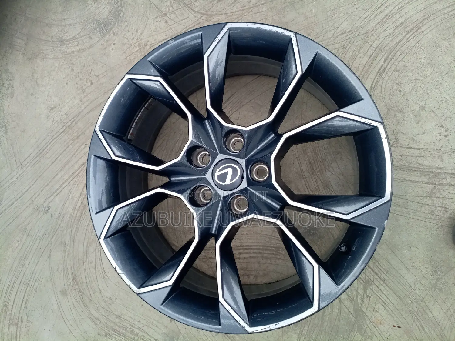 19" Rim Lexus