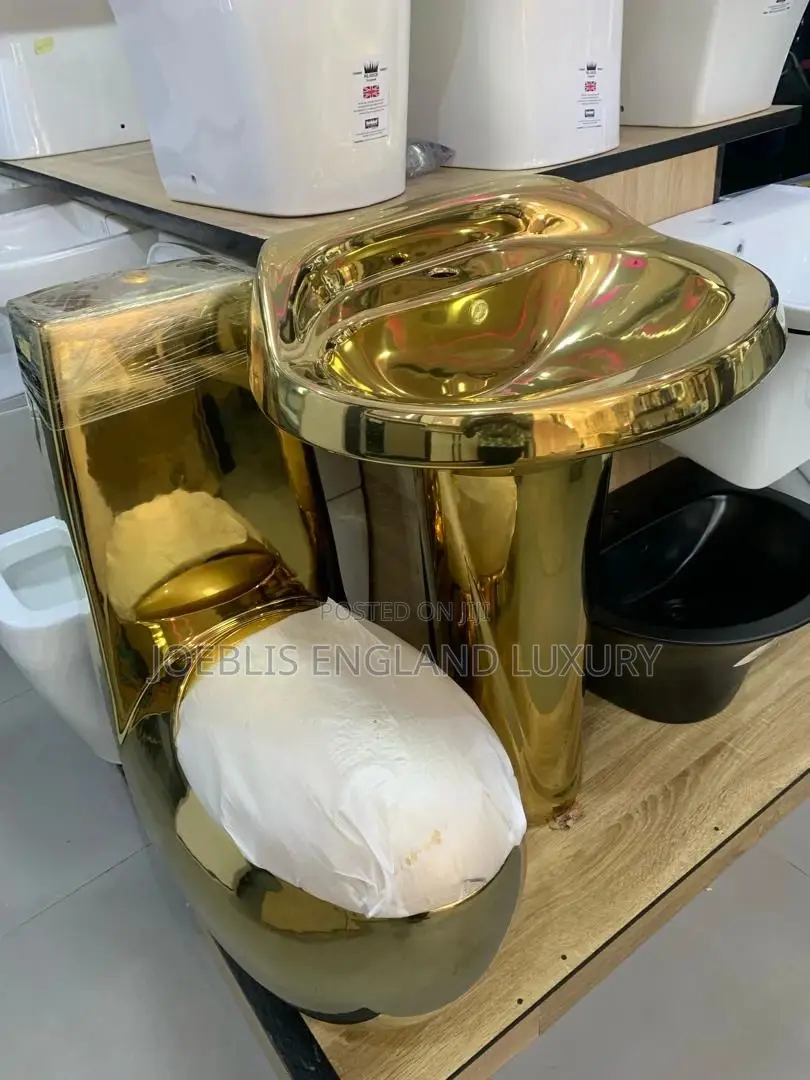 Egg Shape Gold Water Closet With Basin