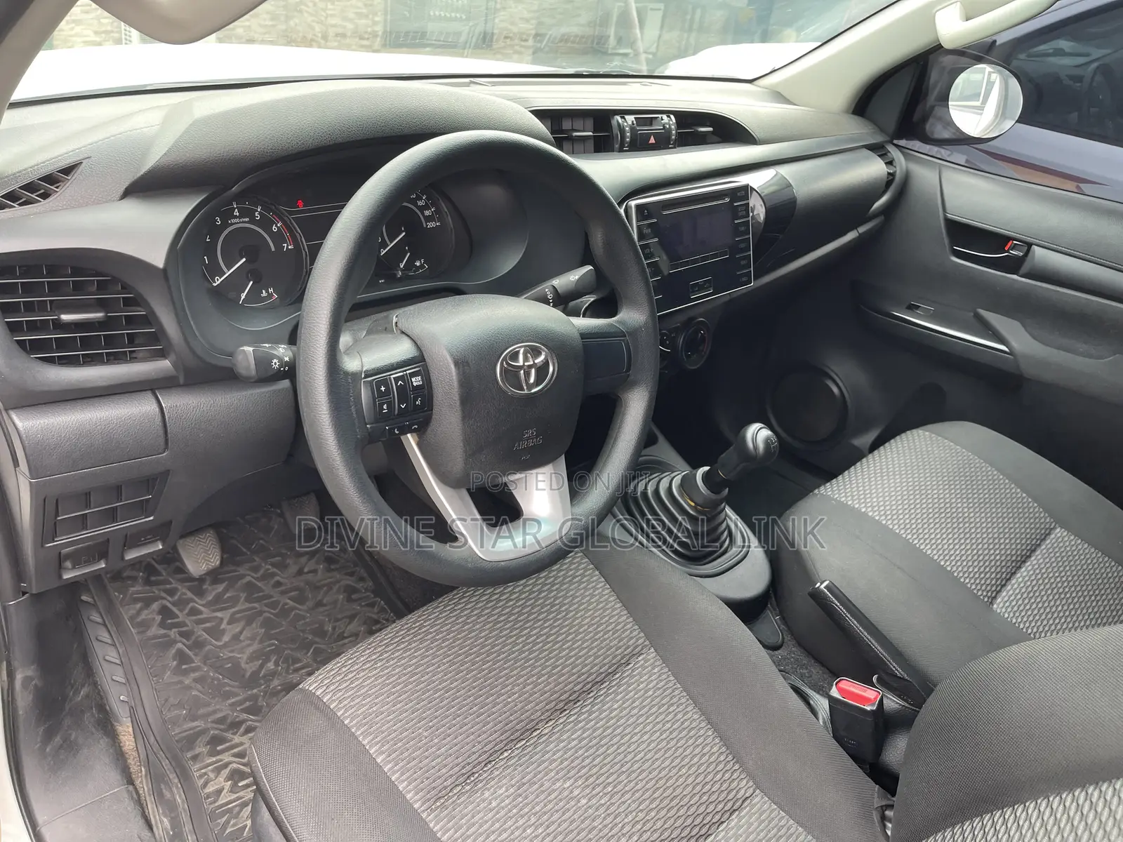Toyota Hilux 2019 White
