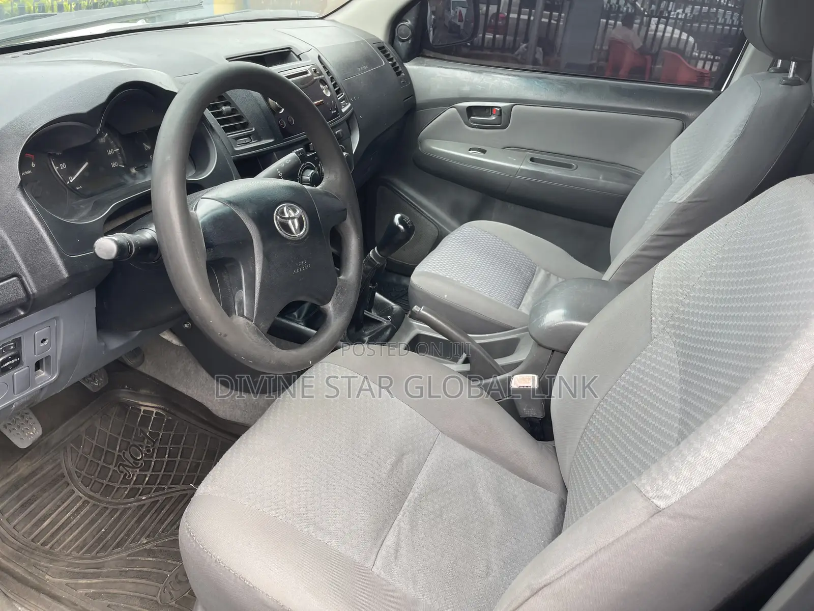 Toyota Hilux 2024 White
