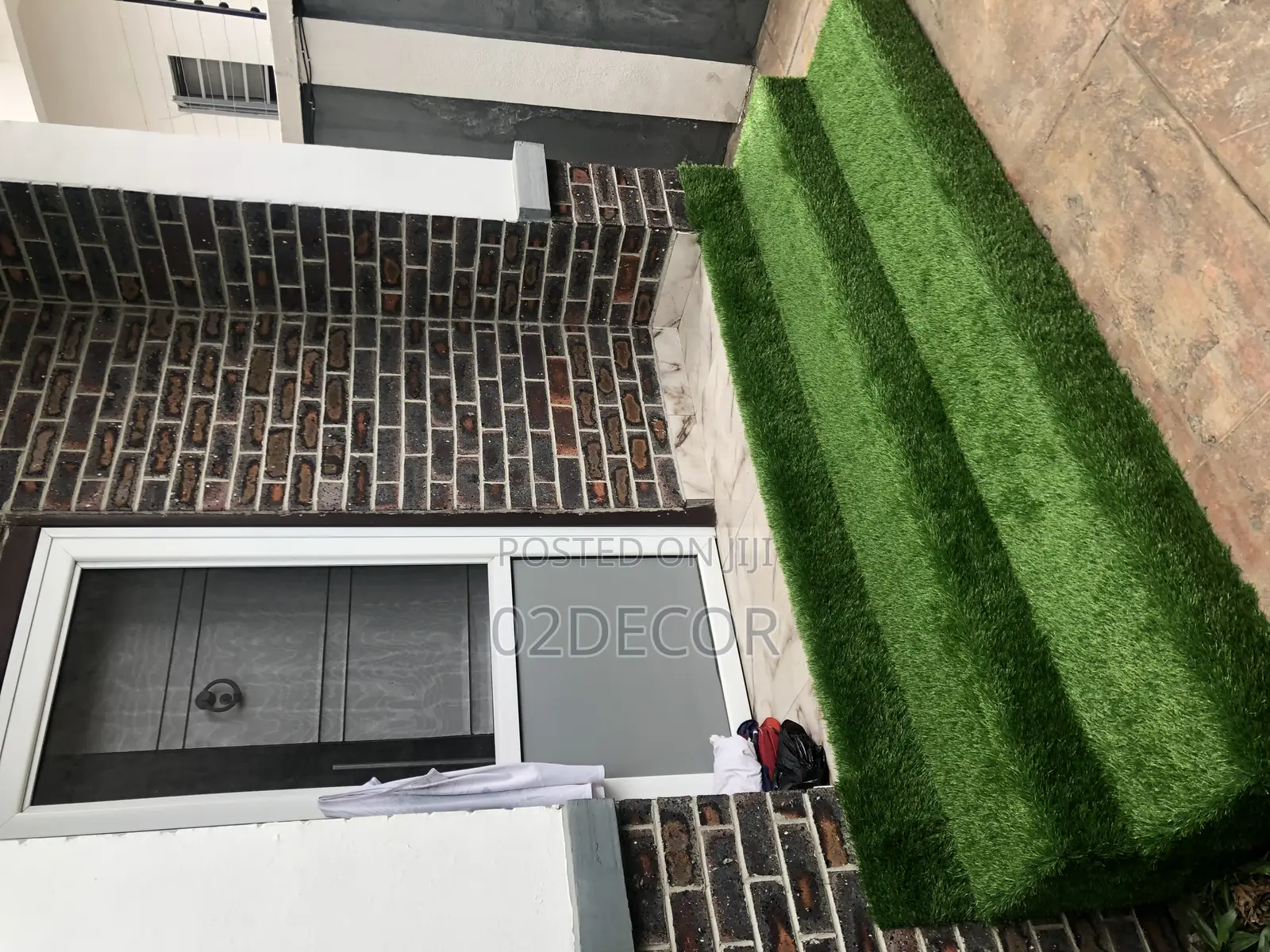 Green Grass Rugs Can Also Be Used for Outdoor Staircases