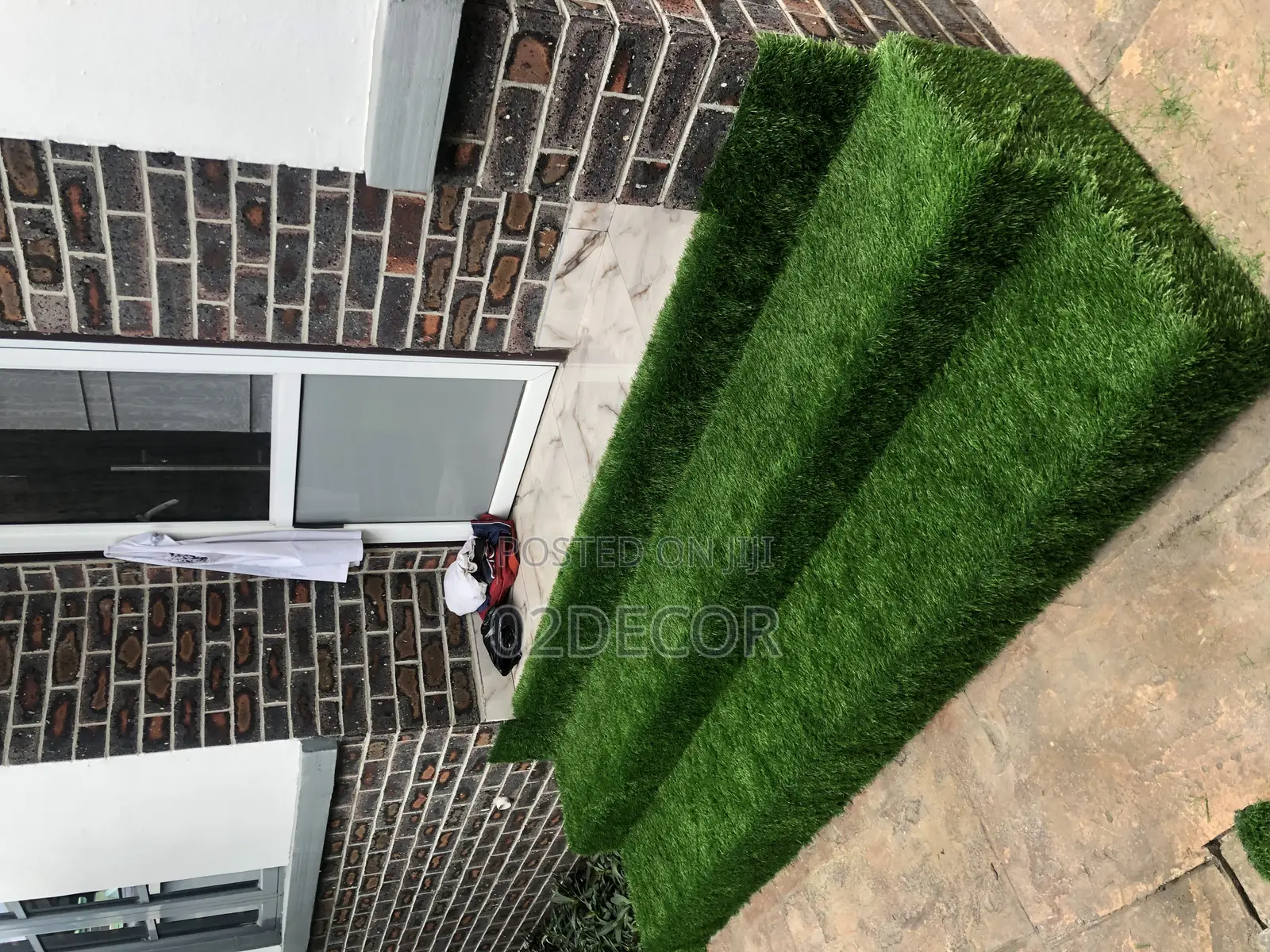 Green Grass Rugs Can Also Be Used for Outdoor Staircases
