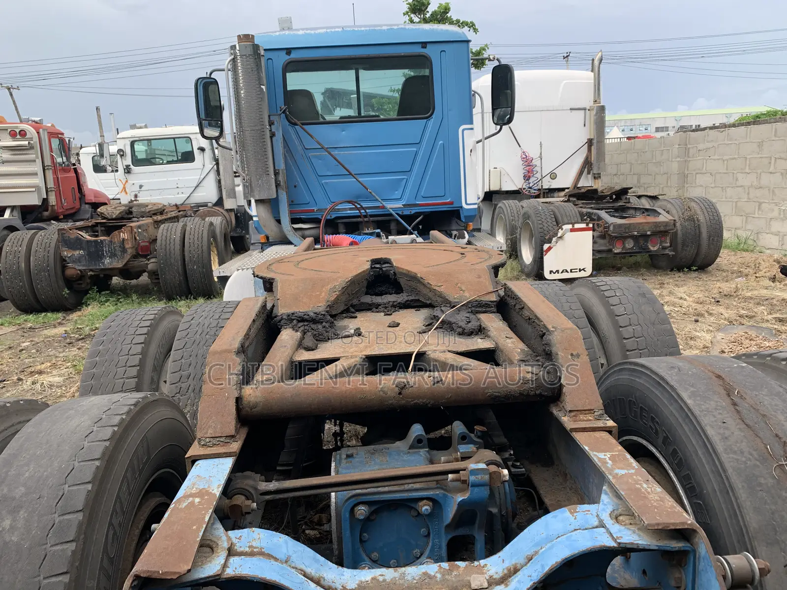 Mack Ch+ Tractor Head (10-Tyres)