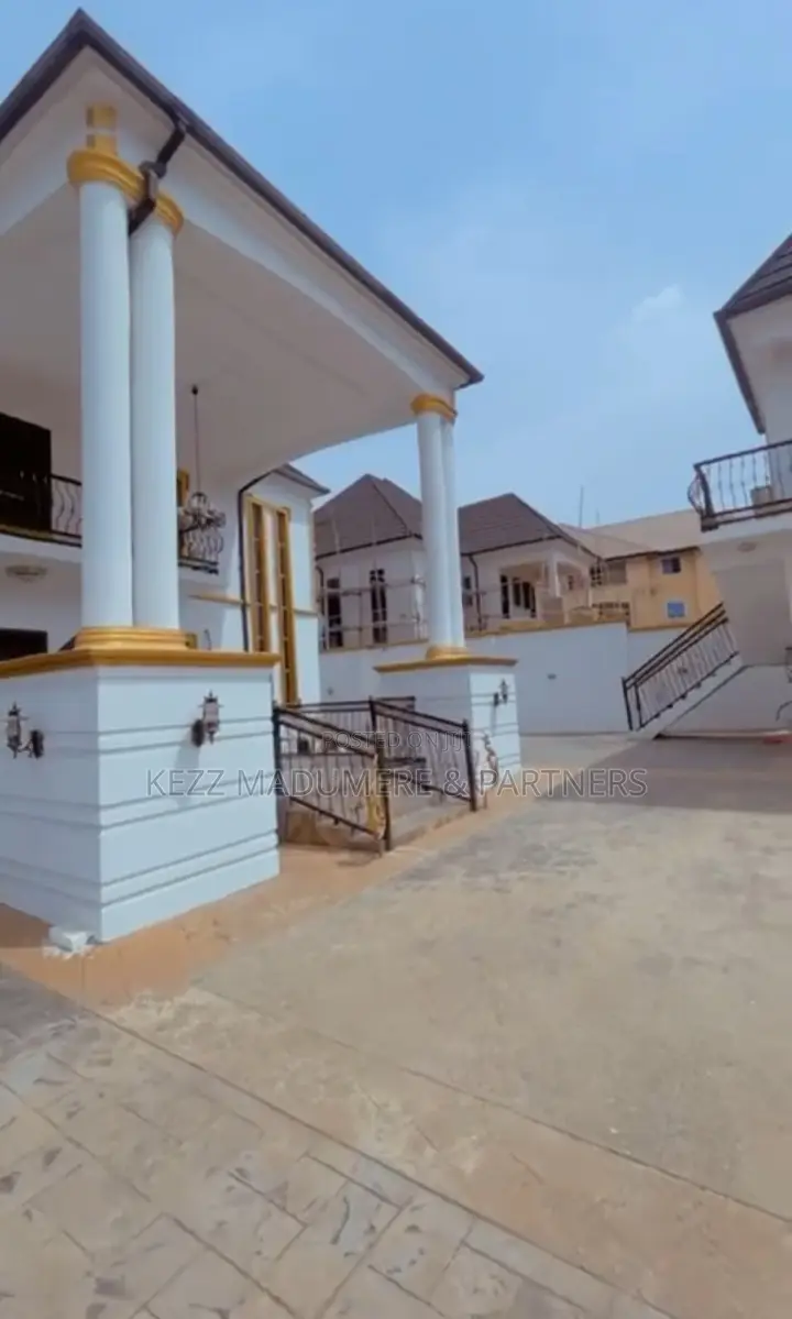 4bdrm Duplex in Near Rochas for sale
