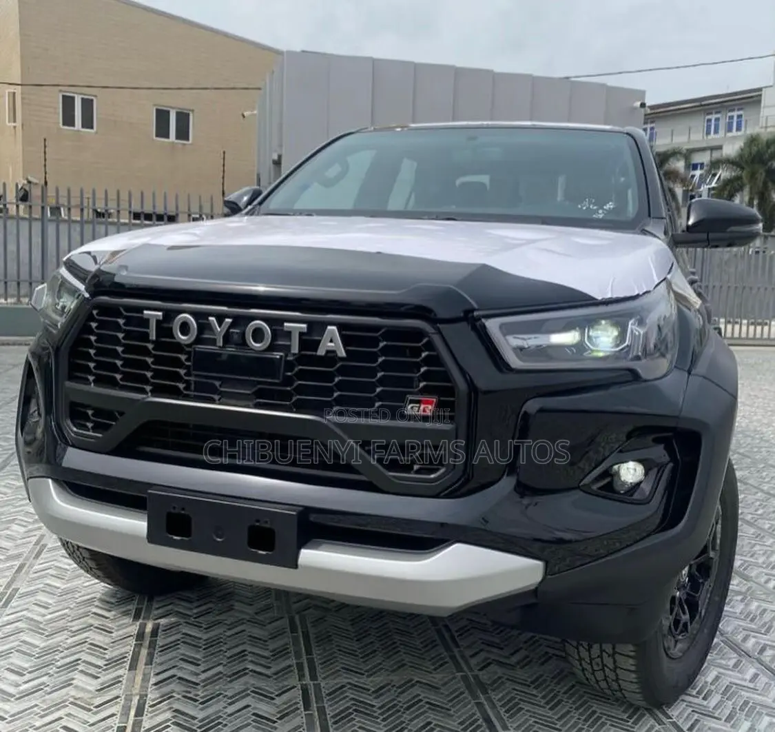 New Toyota Hilux 2024 Black