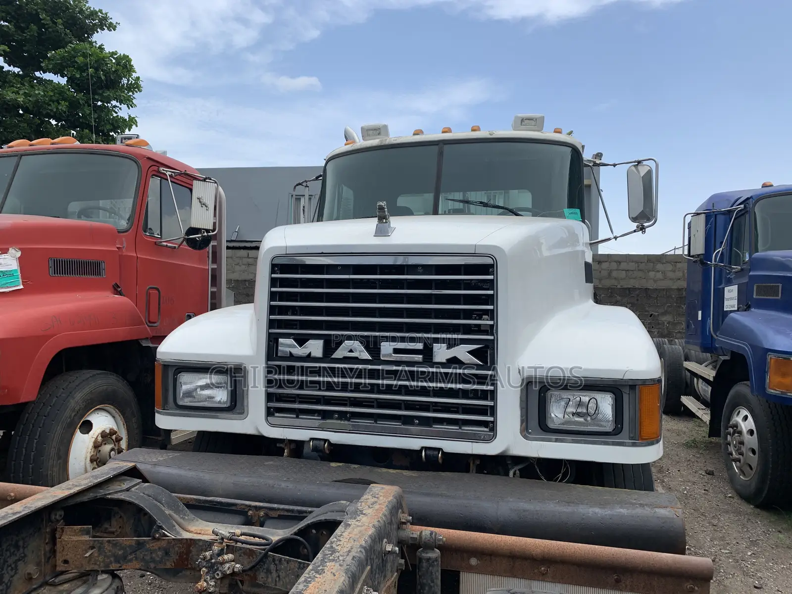Mack CH - Tractor Head (10 Tyres)