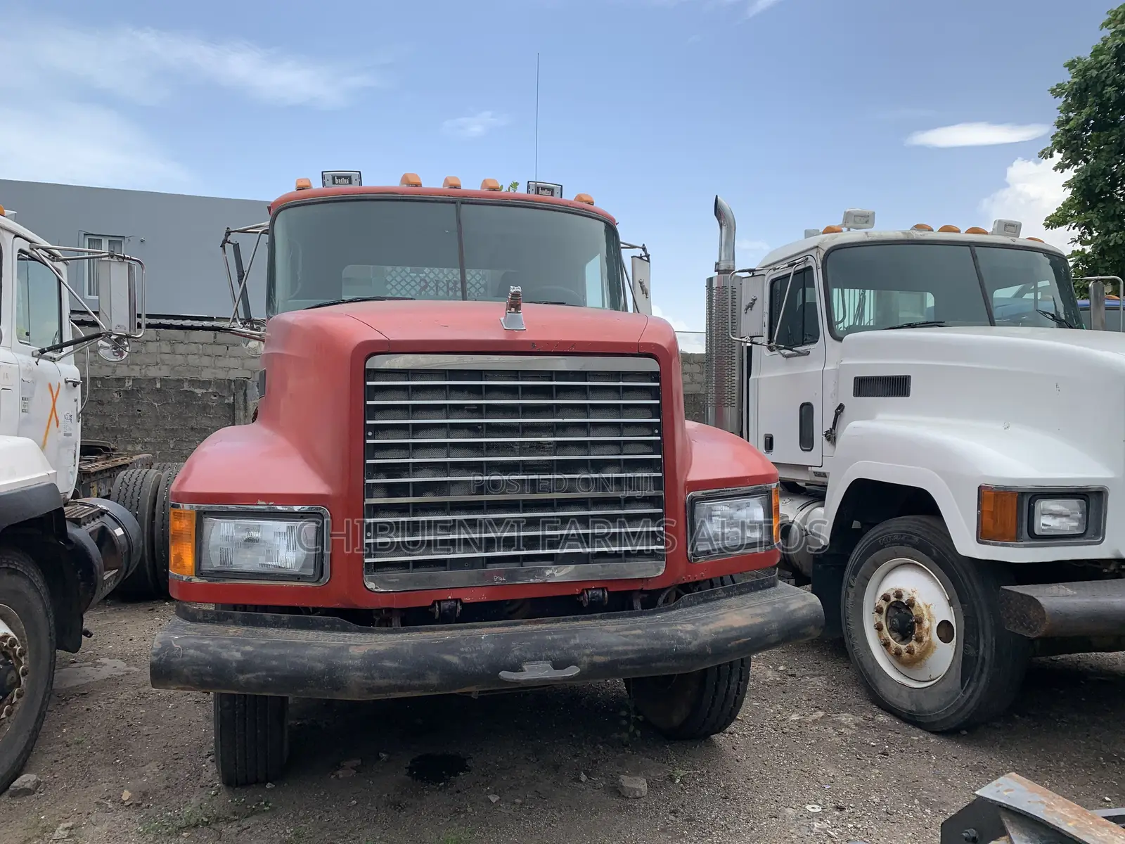 Mack CH - Tractor Head (10 Tyres)