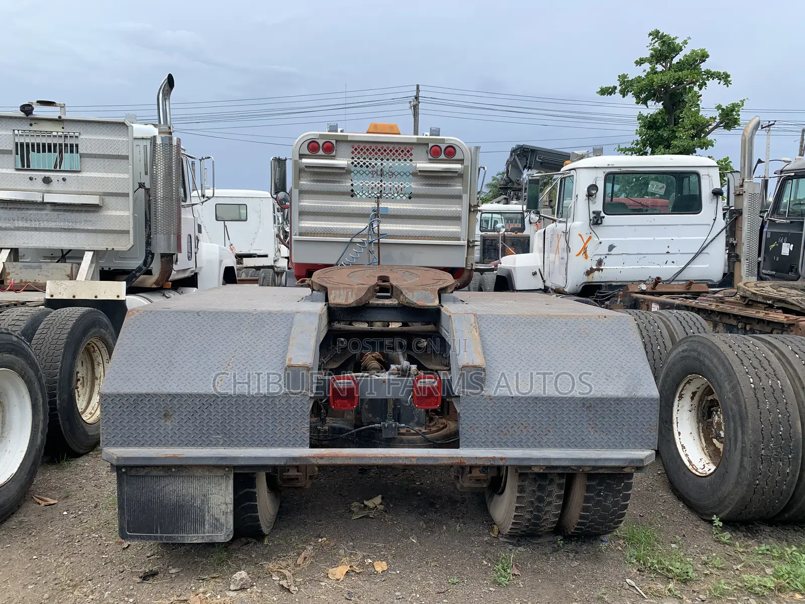 Mack CH - Tractor Head (10 Tyres)