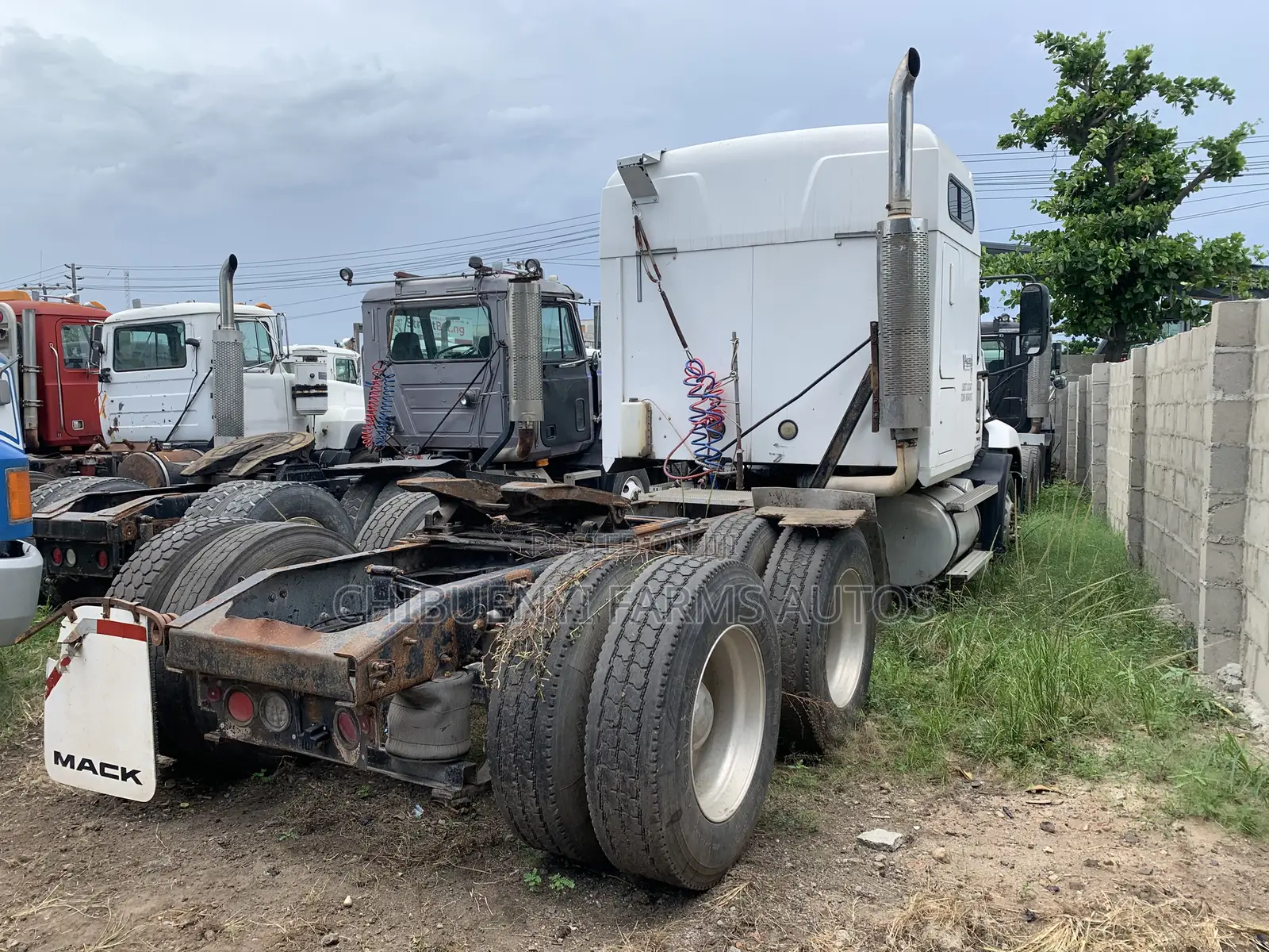 Mack Ch+ Vision 460 Tractor Head (10 Tyres) 2002 White
