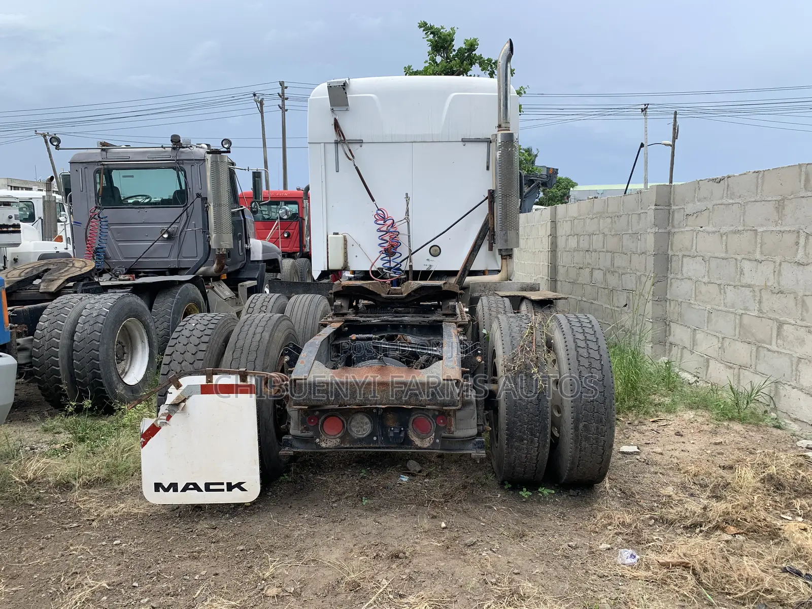 Mack Ch+ Vision 460 Tractor Head (10 Tyres) 2002 White
