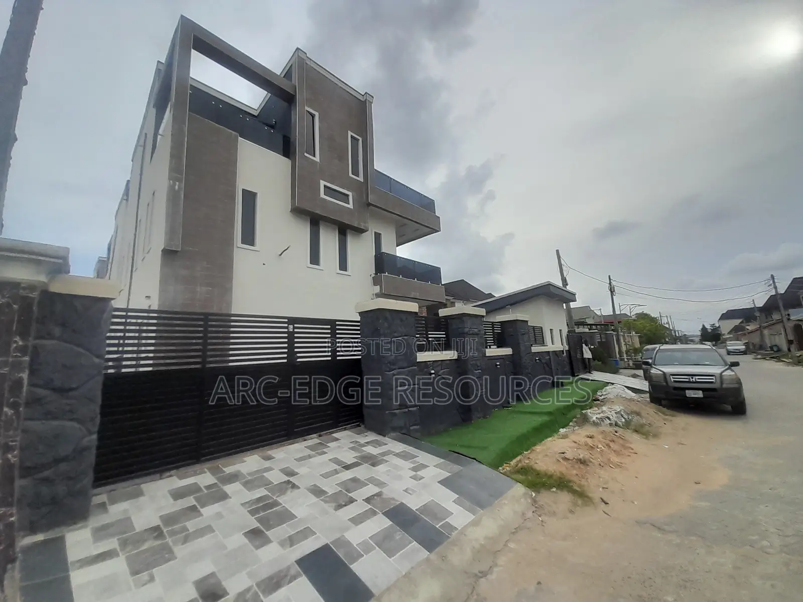 5bdrm Duplex in Apple Junction for sale