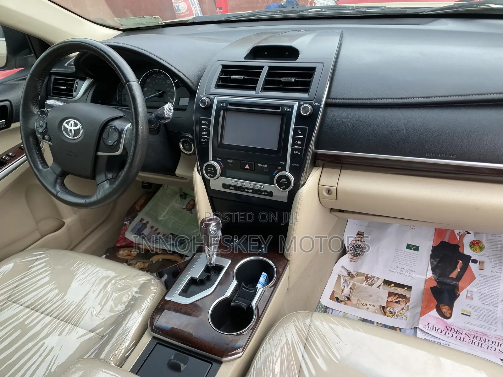 Toyota Camry XLE V6 4dr Sedan (3.5L 6cyl 6A) 2013 Gold
