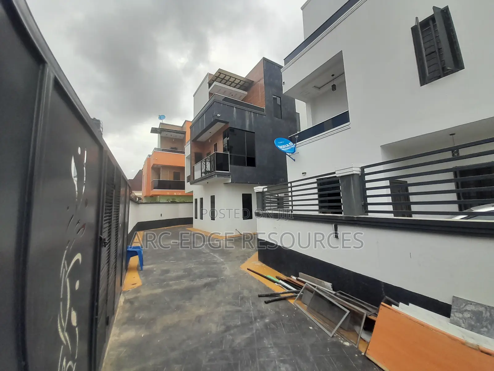 5bdrm Duplex in Apple Junction for sale
