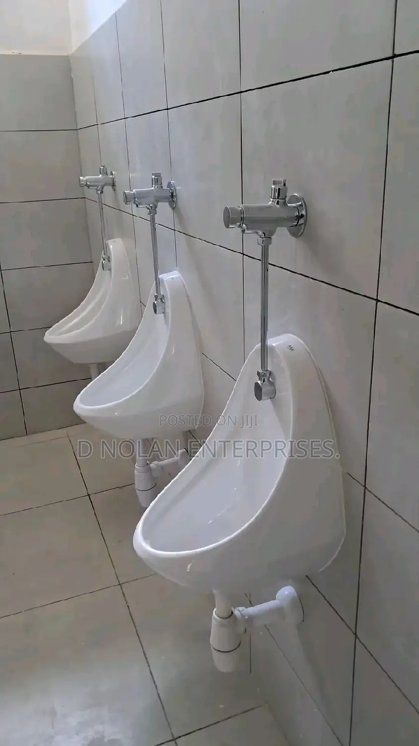 Urinals Bow With Water Tap