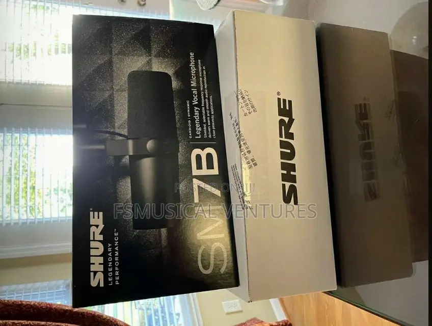 SHURE SM7B Vocal Dynamic Studio Microphone