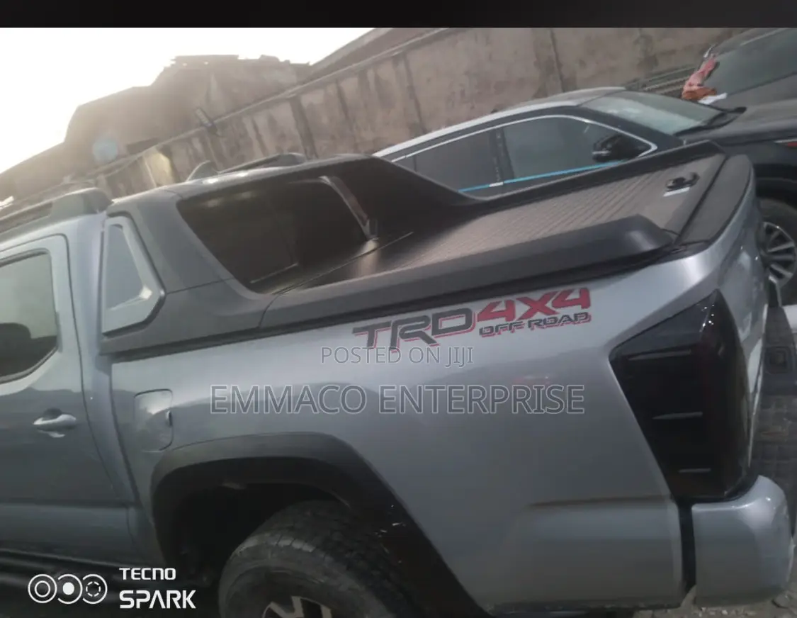 Tacoma Rolling Cover With TRD Spoiler