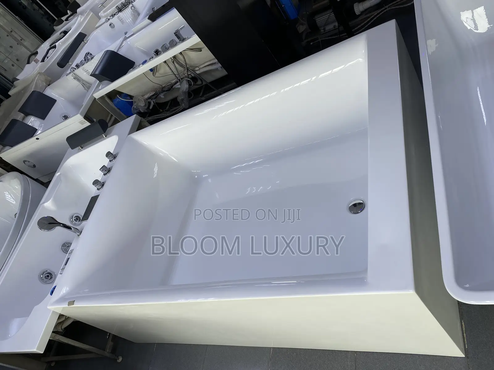 Acrylic Bathtub With Hot / Cold Water Control