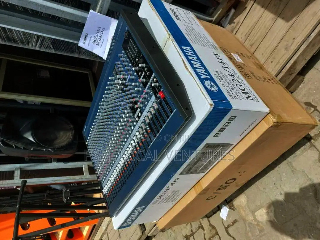 Yamaha MG24FX Professional 24 Channels Mixer