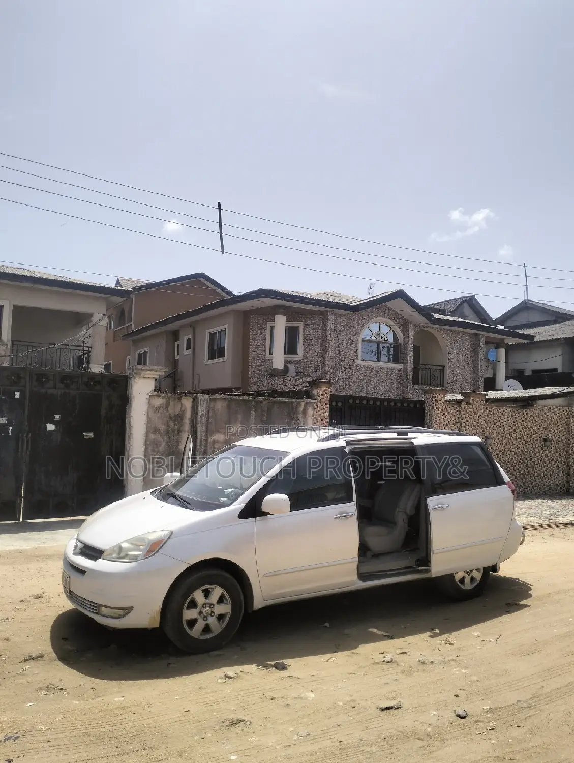 3bdrm Block of Flats in Amuwo Odofin Lagos for sale