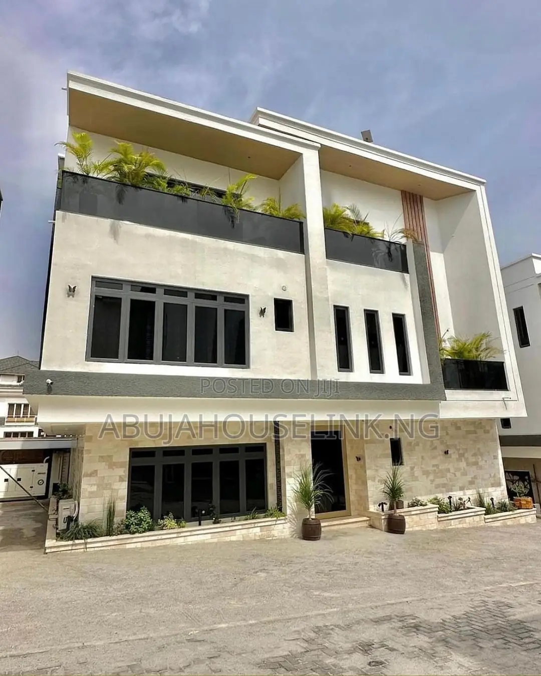 5bdrm Duplex in Guzape Abuja for sale