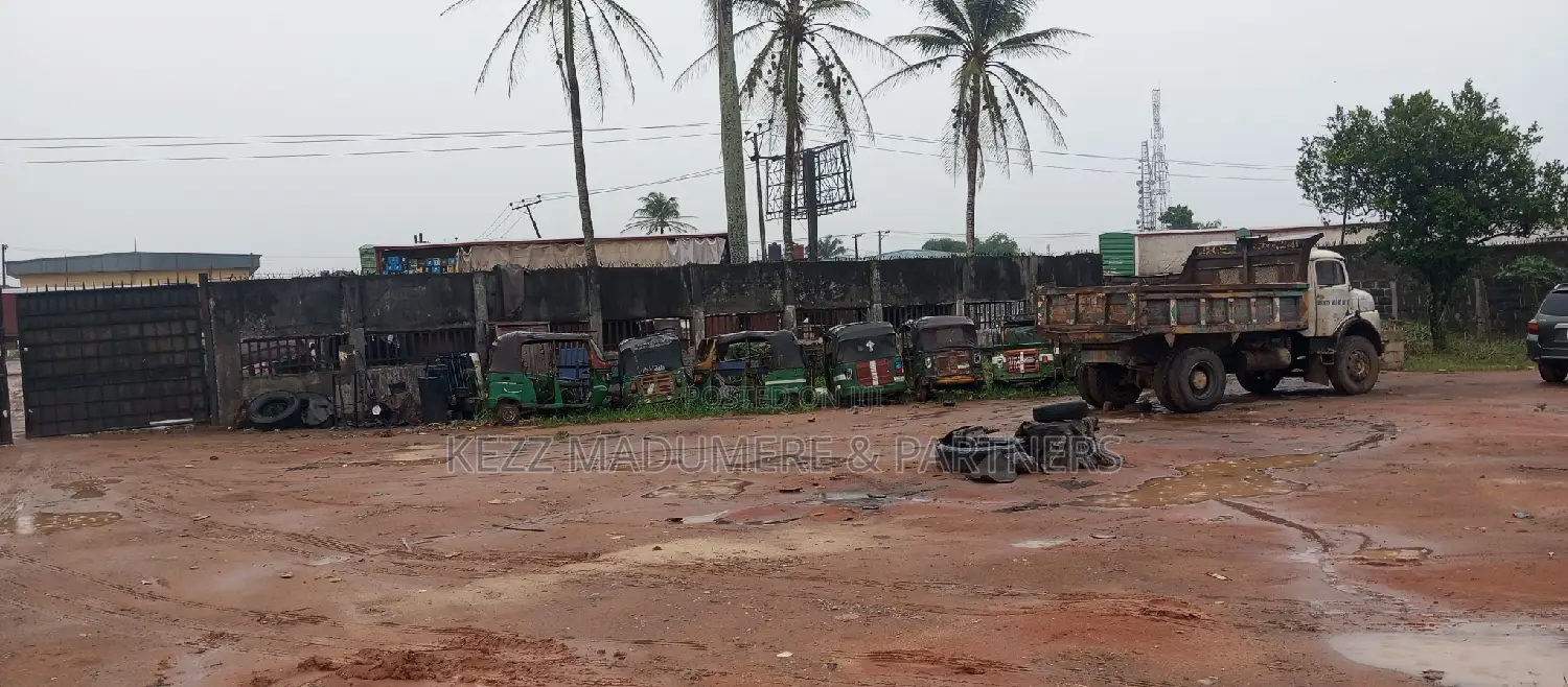 For Sale : 18 Fenced Plots by Osisioma Flyover