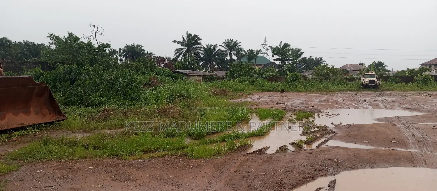 For Sale : 18 Fenced Plots by Osisioma Flyover