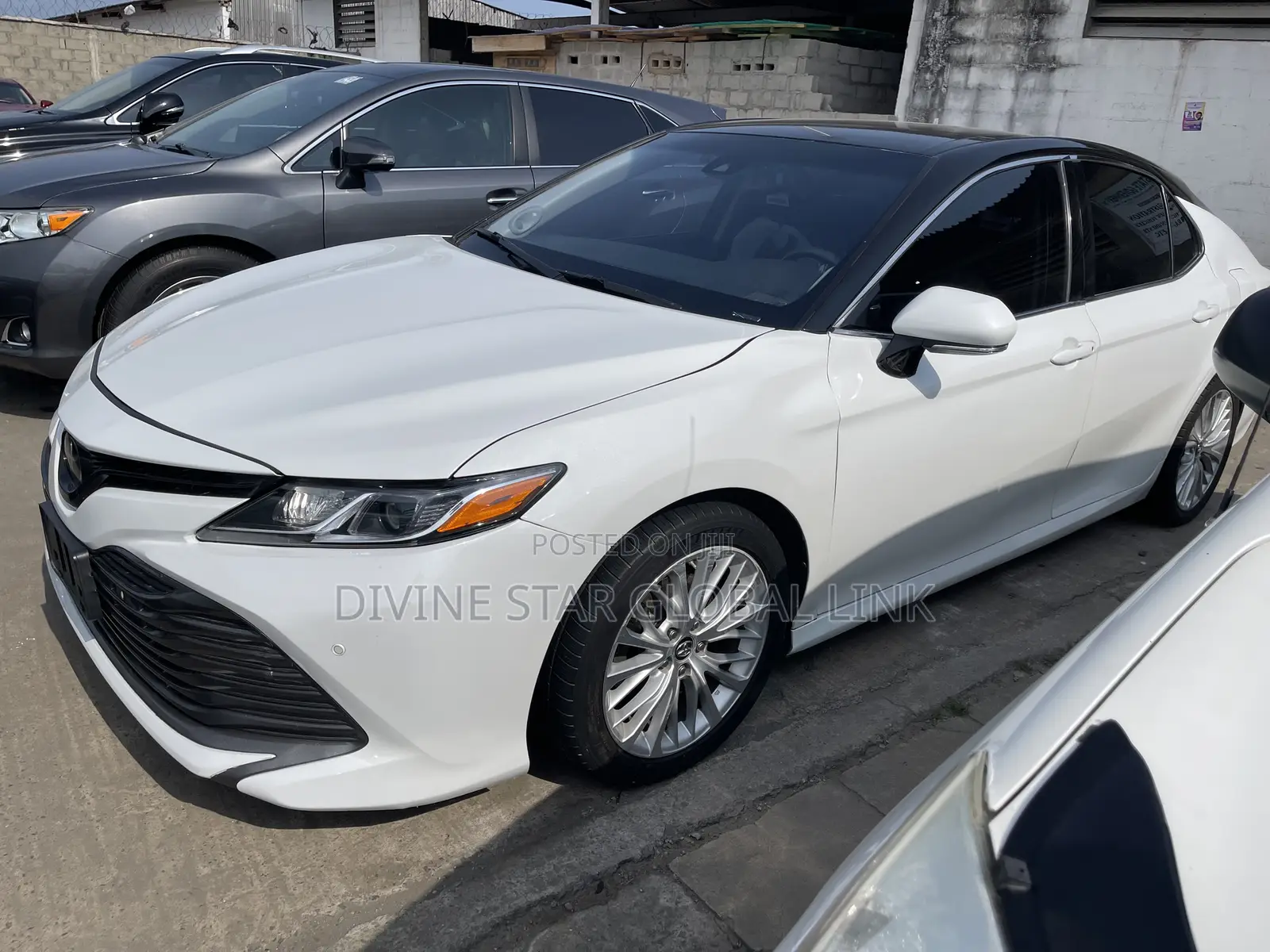 Toyota Camry XLE (2.5L 4cyl 8A) 2019 White