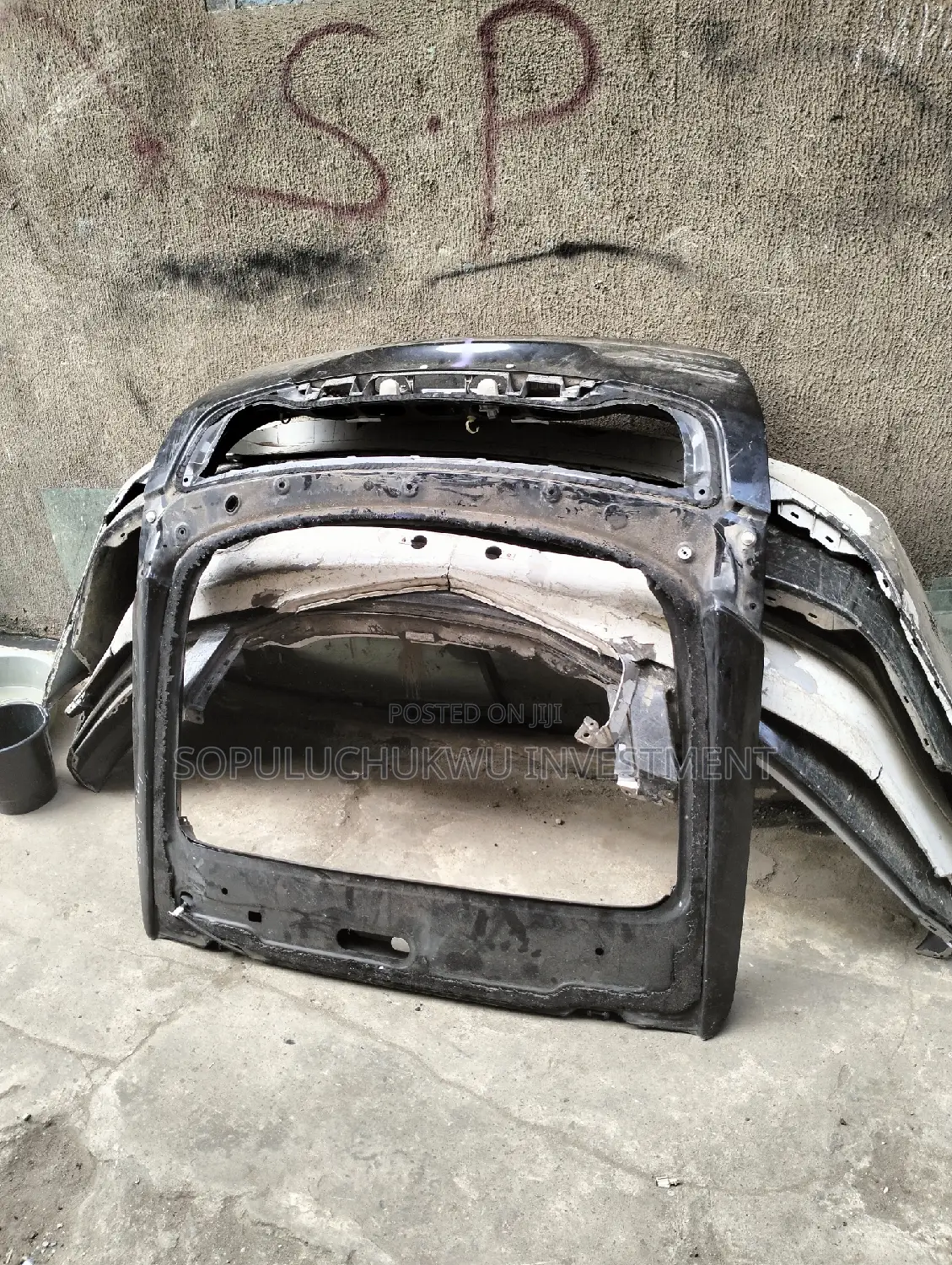 Empty Booth Honda Crosstour 2008-2013