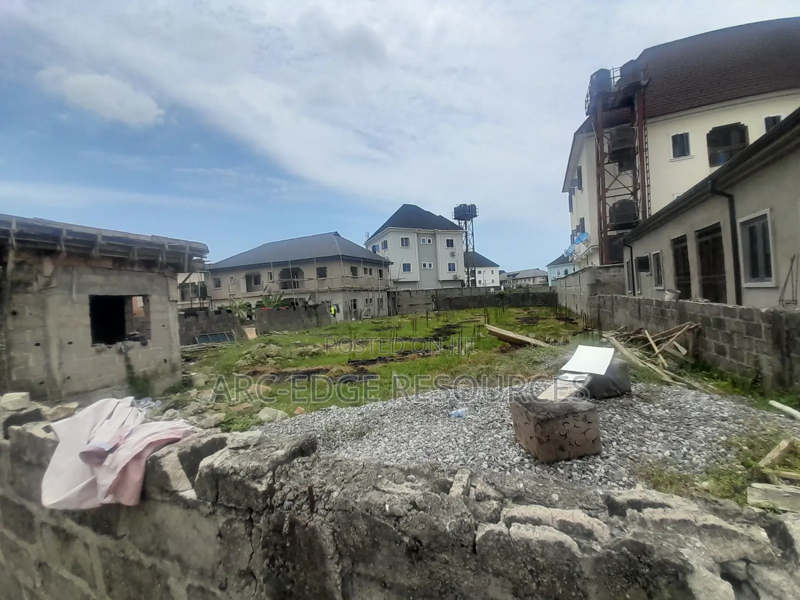 Dry Bareland in an Estate