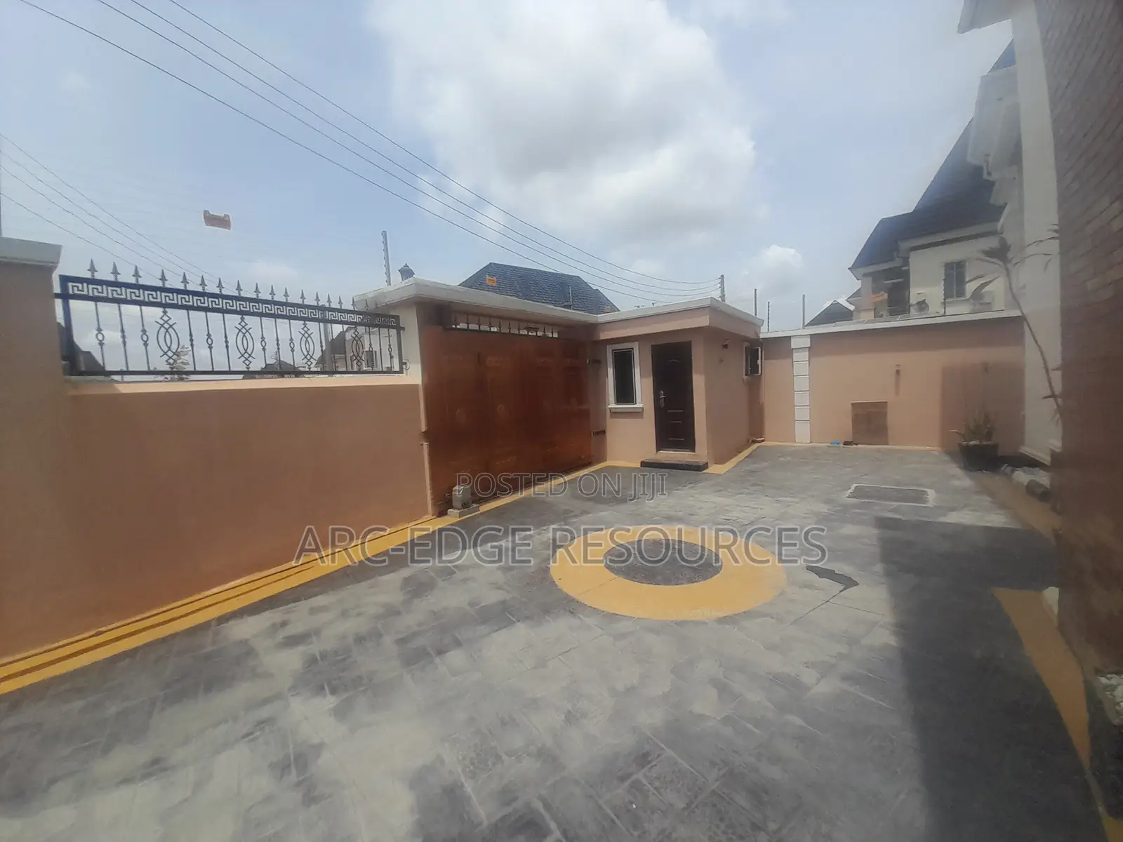 5bdrm Duplex in Apple Junction for sale