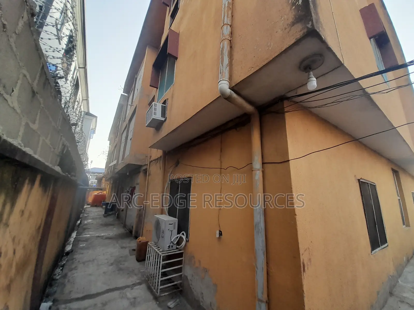 3bdrm Block of Flats in Ago Palace for sale