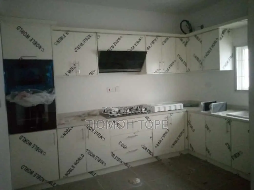Furniture of Kitchen Cabinet,Wooden Doors, Wall Dropped Bed