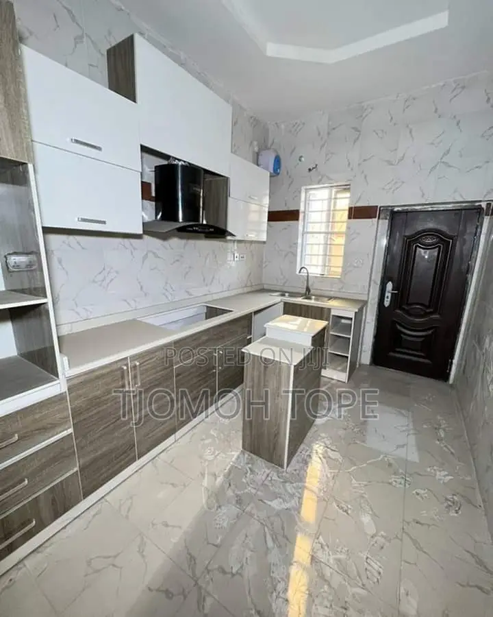 Furniture of Kitchen Cabinet,Wooden Doors, Wall Dropped Bed