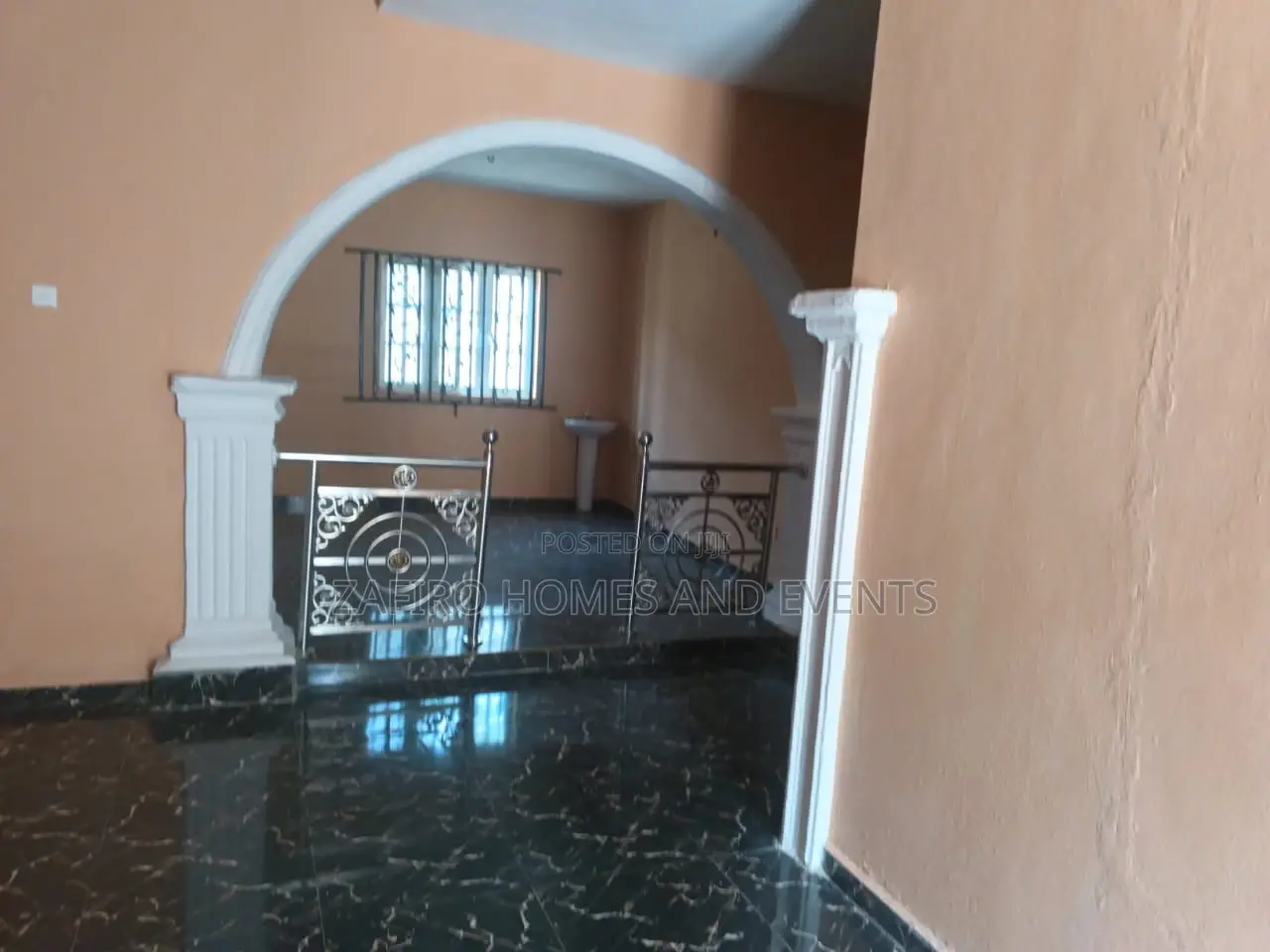 10bdrm Duplex in Gbagi Market, Alakia for sale