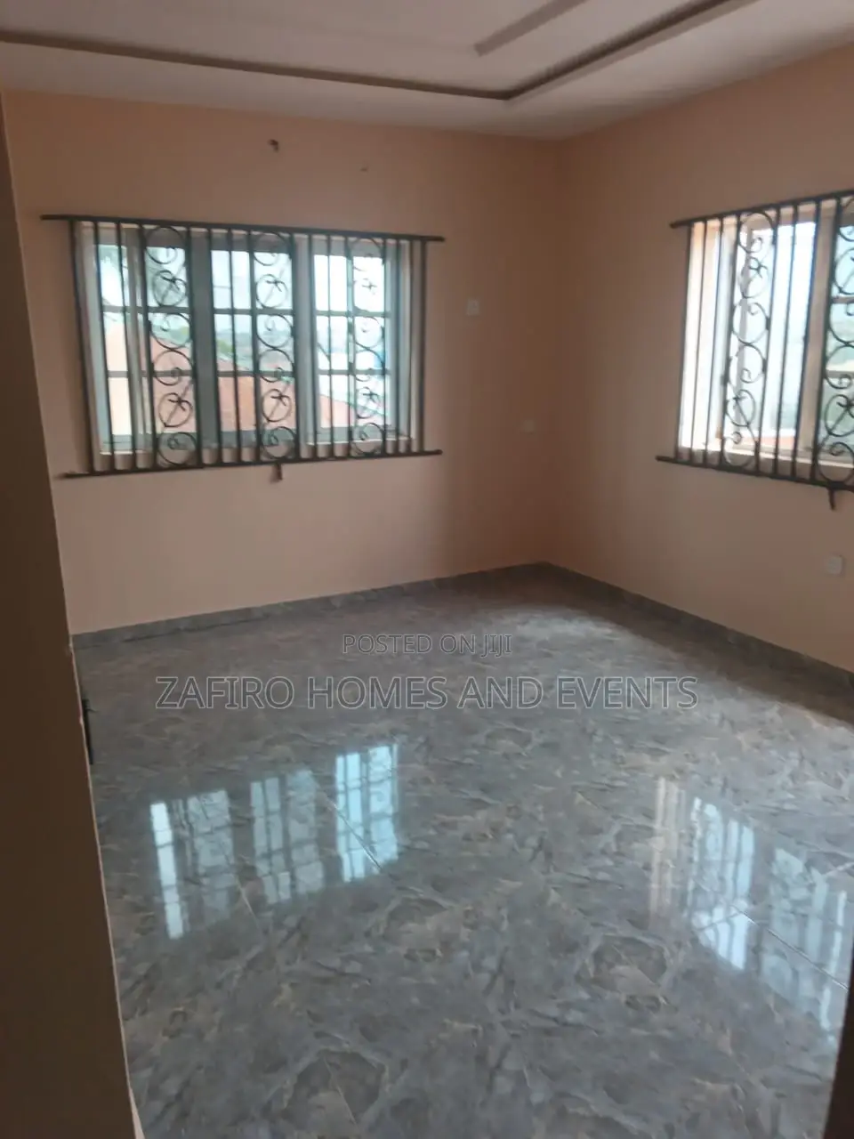 10bdrm Duplex in Gbagi Market, Alakia for sale