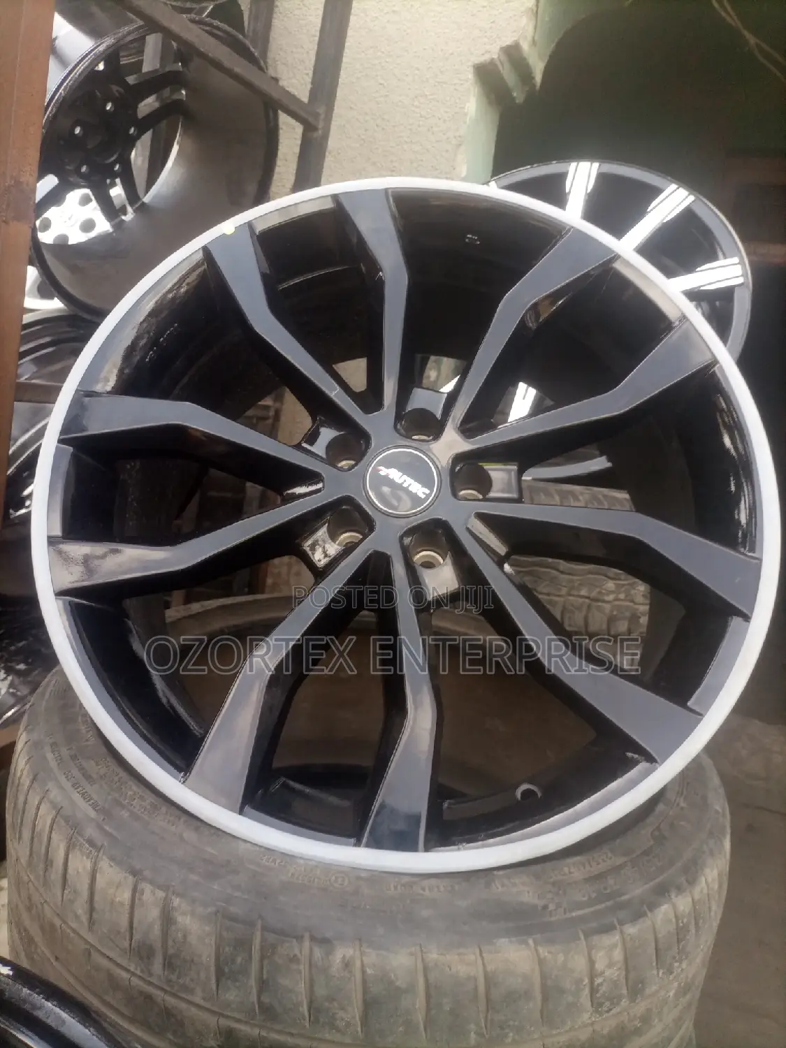 20rim Black Benz and Lexus