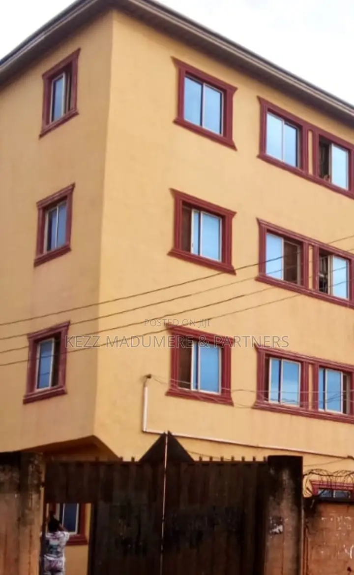 8bdrm Block of Flats in Enugu , Enugu State for sale