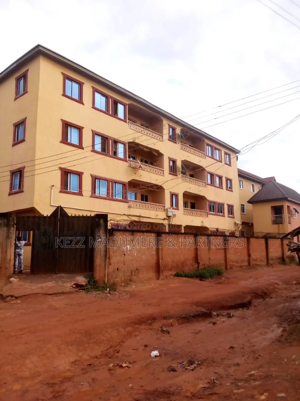 8bdrm Block of Flats in Enugu , Enugu State for sale