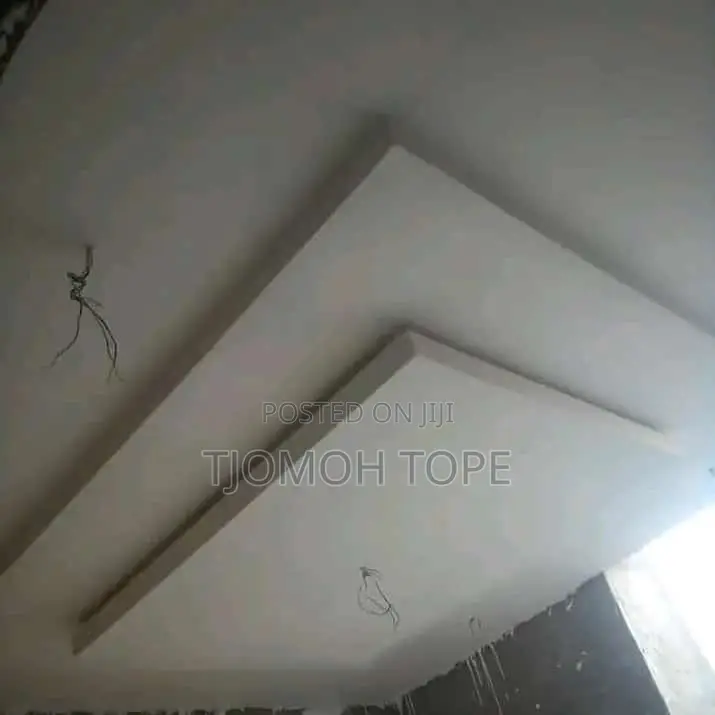 Pop Celine and Wall Screeding