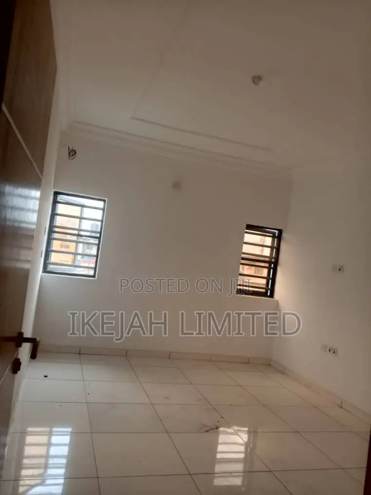 3bdrm Block of Flats in Landcept Properties, Omole Phase 2 for sale