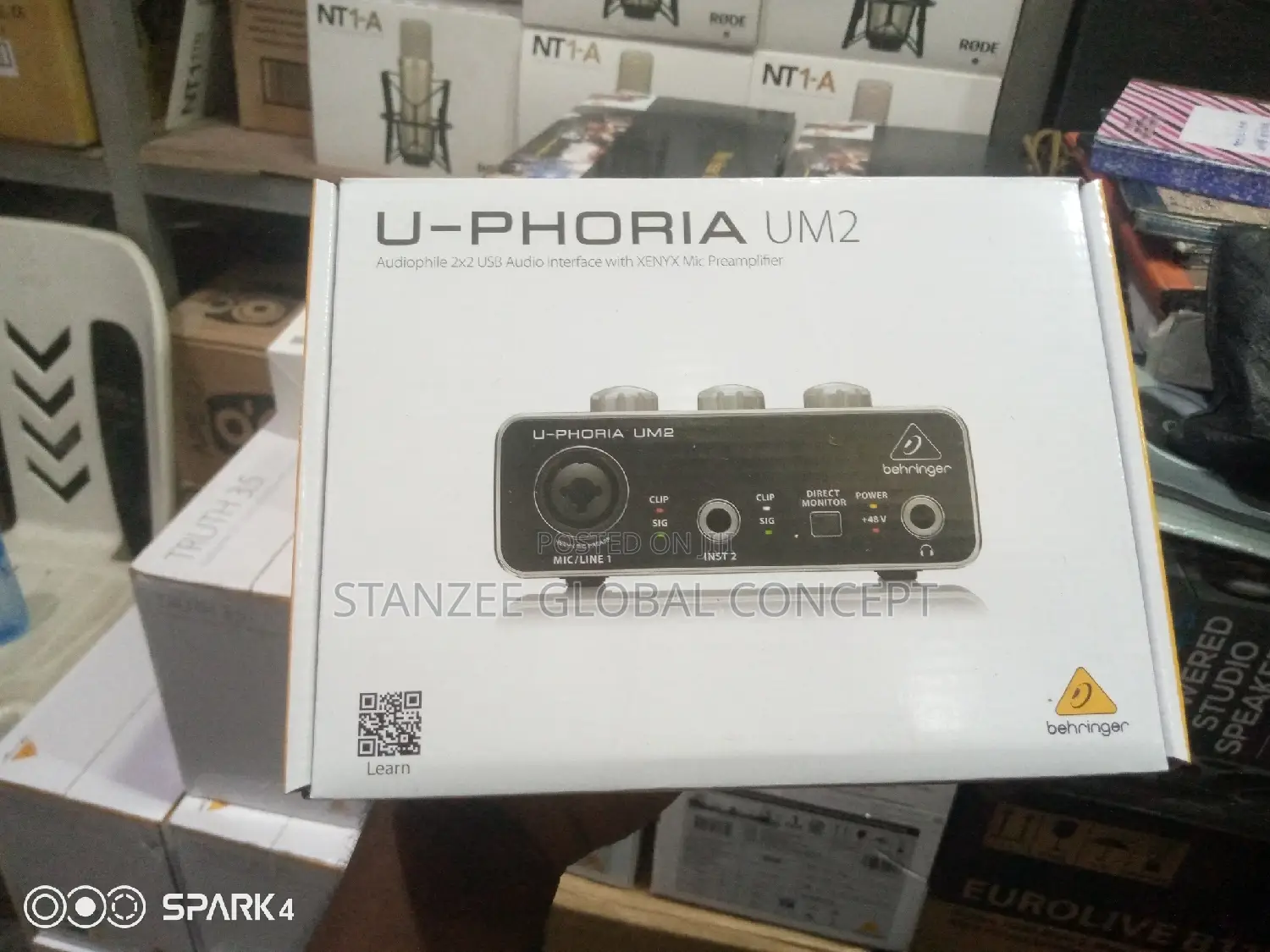 Behringer U-Phoria UM2 USB Audio Interface
