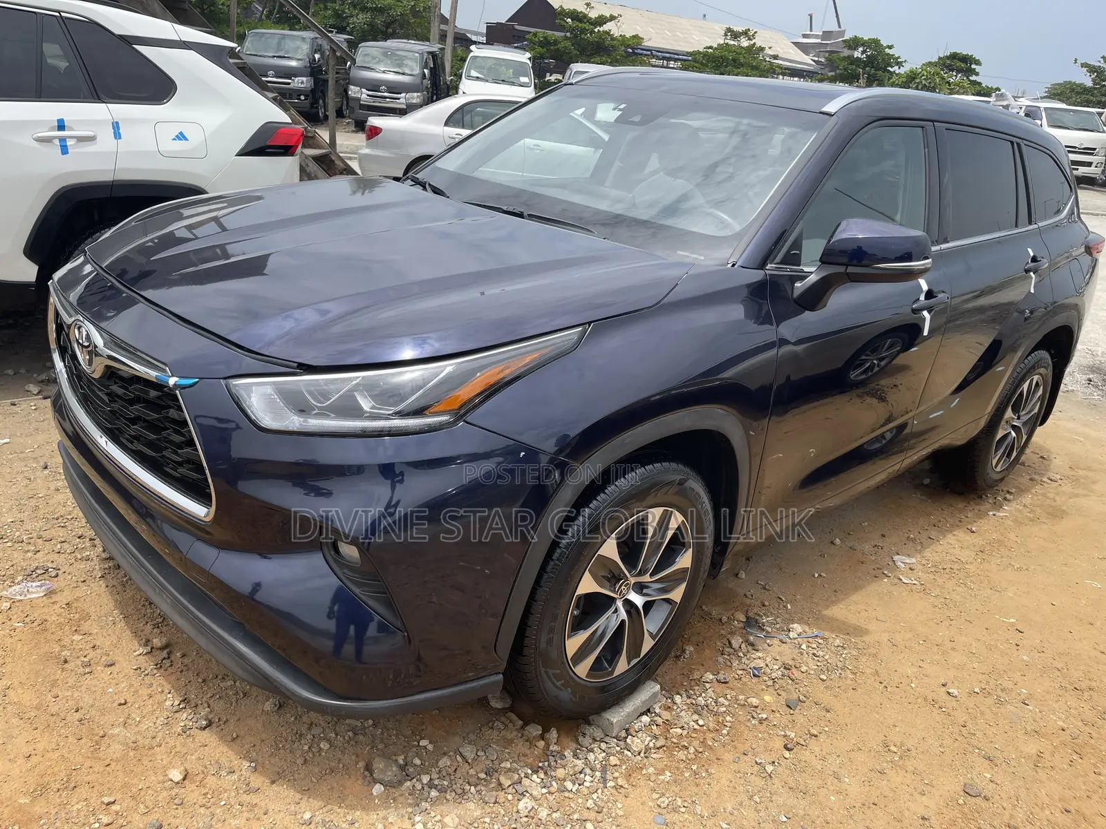 Toyota Highlander XLE 2021 Blue