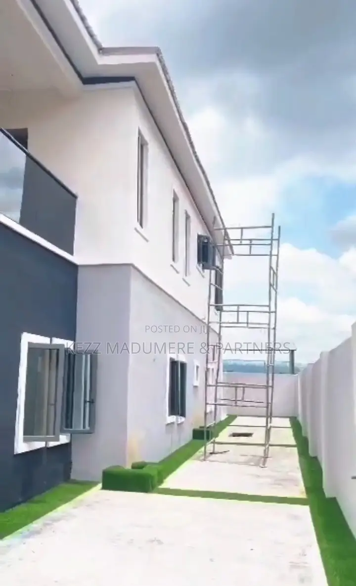 6bdrm Duplex in New Gra , Enugu , for sale