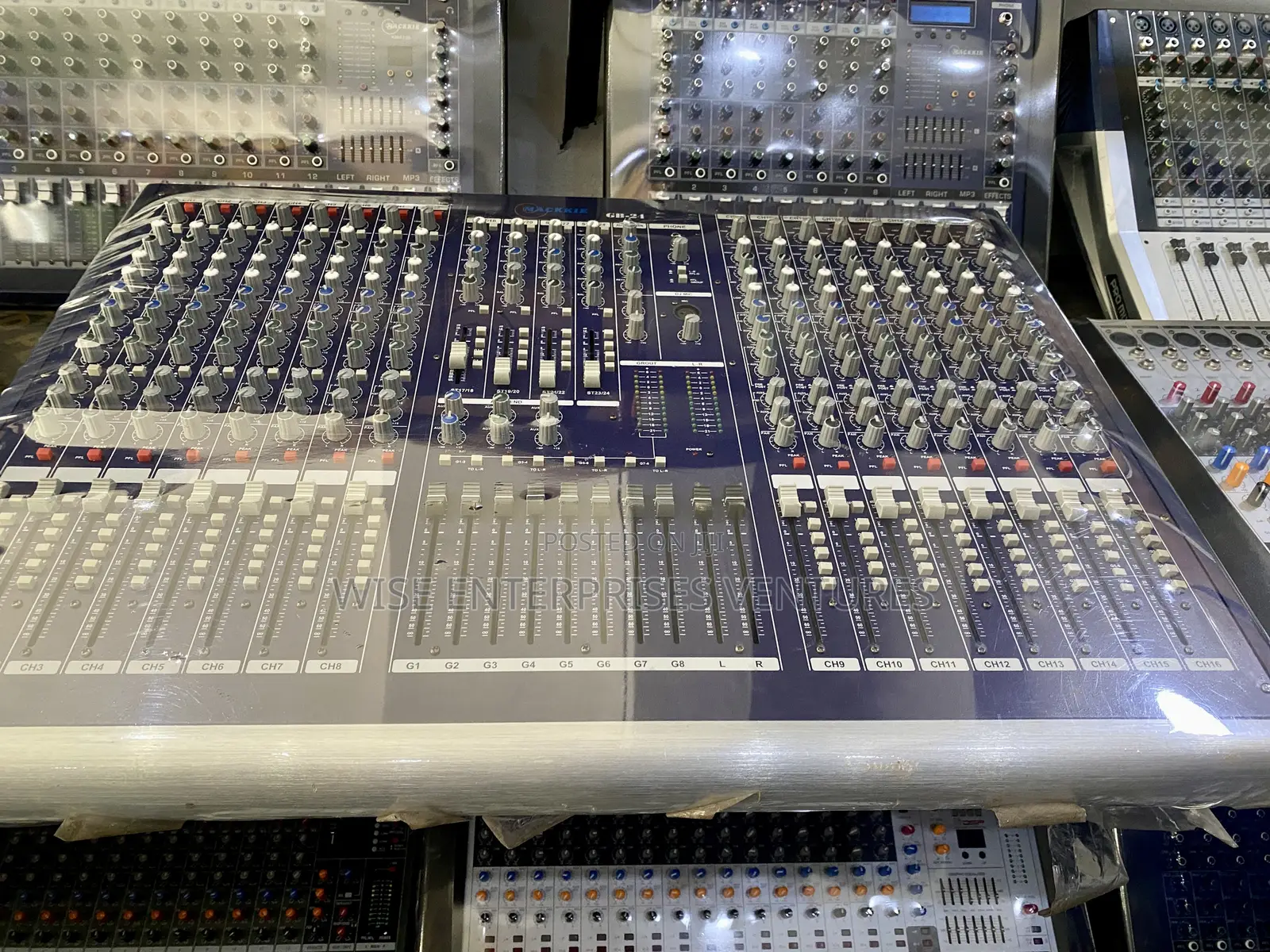 Live 16 Professional Mixer