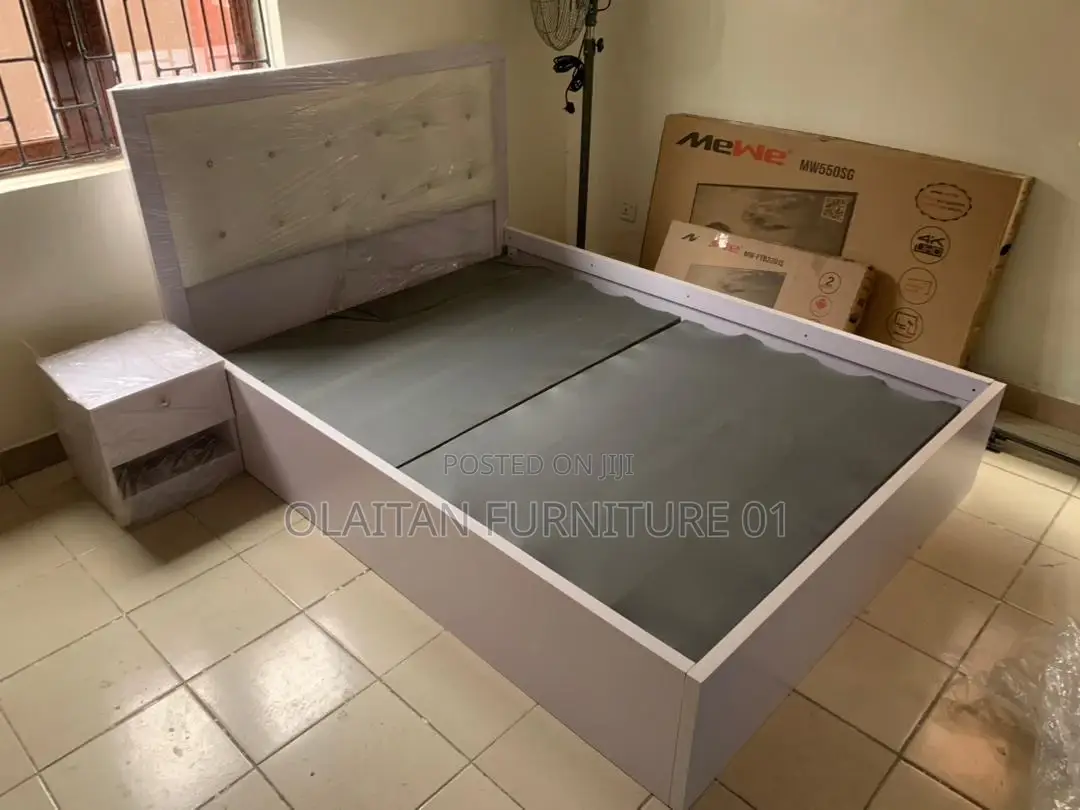 Bedroom Bedframe (41⁄2/6fit )
