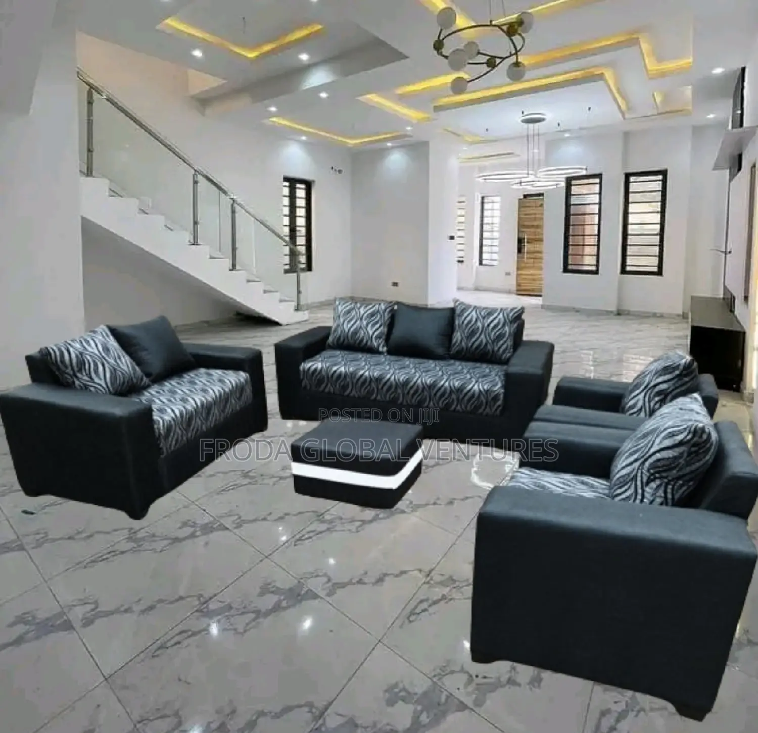 Set of 7 Seaters Sofa Chairs With Pillows and Table. Black. Adkij01