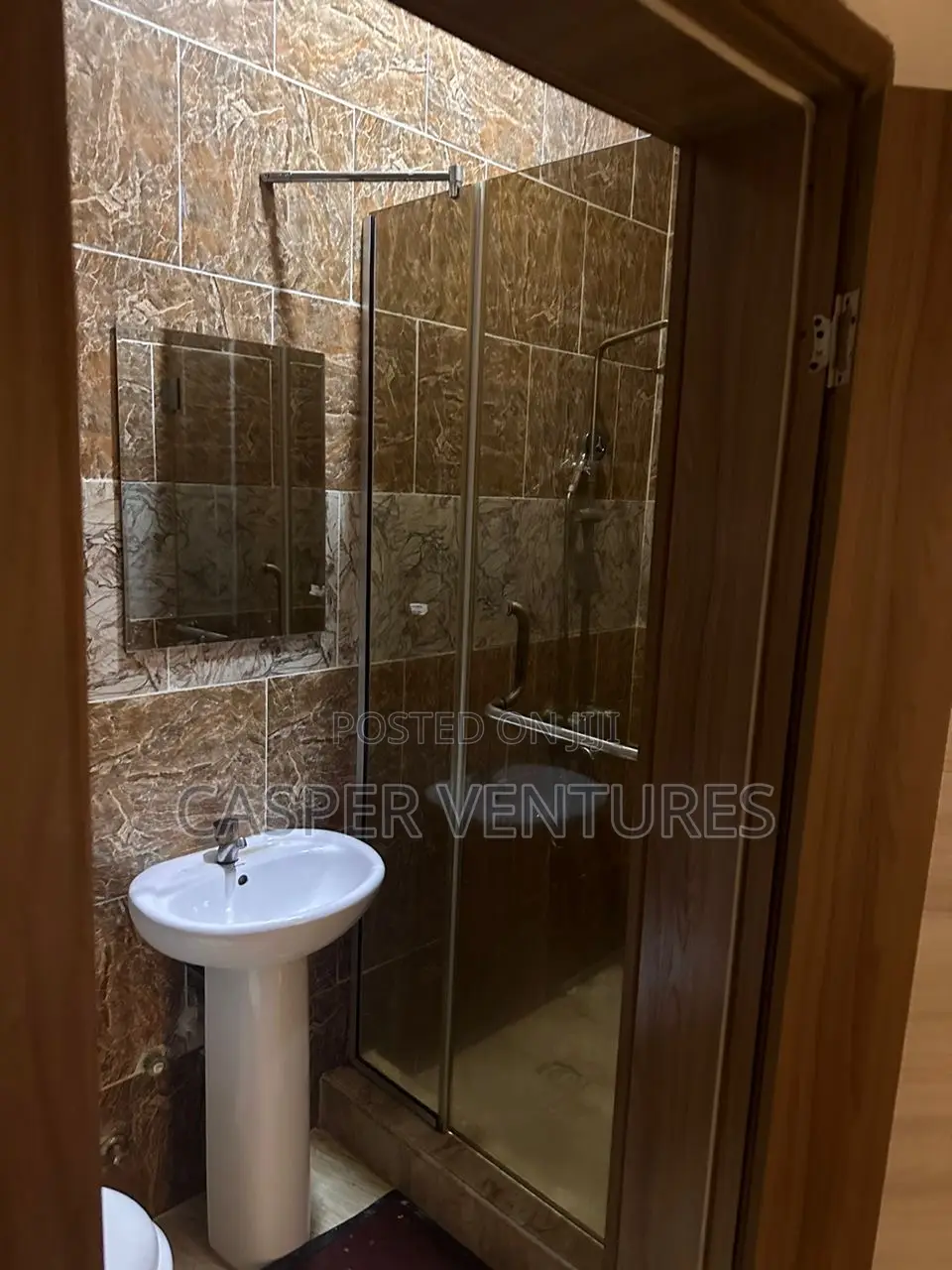 1bdrm Shared Apartment in Van Daniels, Lekki Phase 2 for rent
