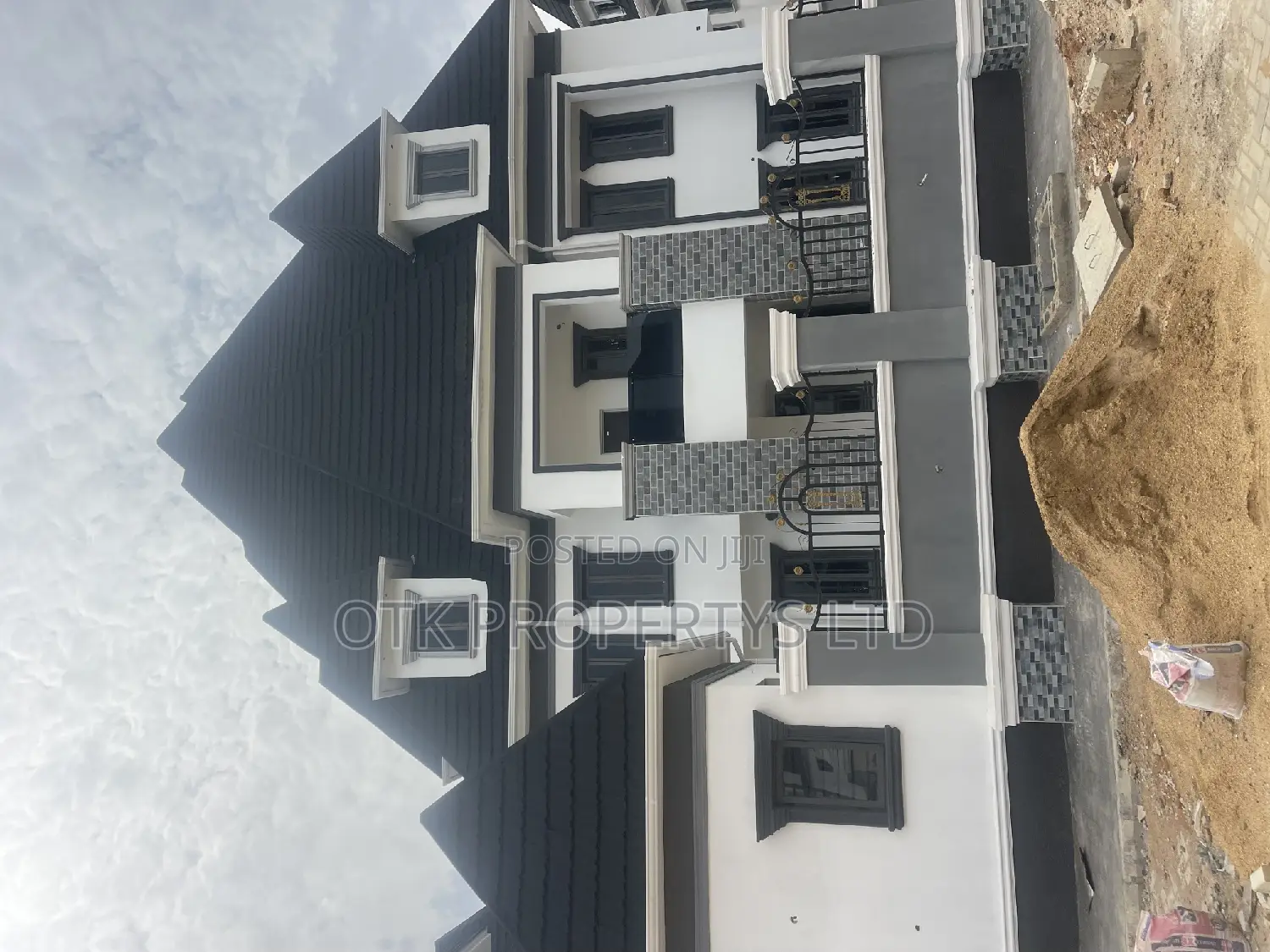 8bdrm Duplex in Efab Metropolis, Gwarinpa for sale